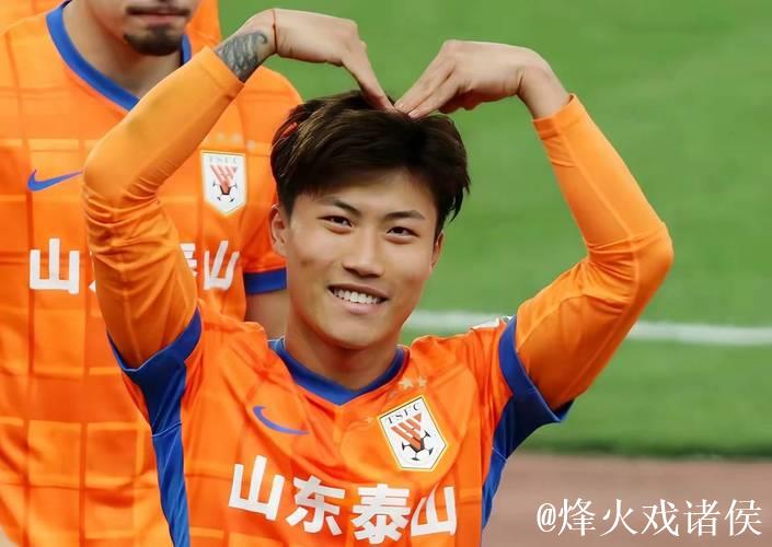 值得称赞,泰山队两新星加练,一天两练,谢文能态度真的没得说 值得称赞,泰山队两新星加练,一天两练,谢文能态度真的没得说